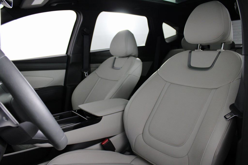 Used 2025 Hyundai Tucson Limited image 16