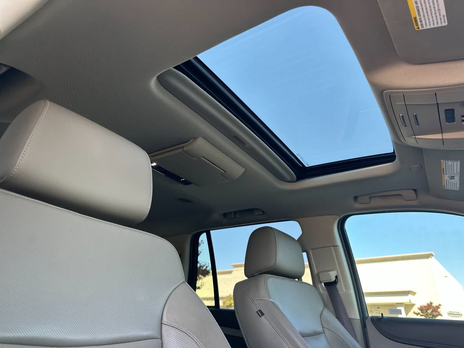 Used 2020 Chevrolet Tahoe Premier w/ Premier 6.2L Value Package AWD/4WD image 19