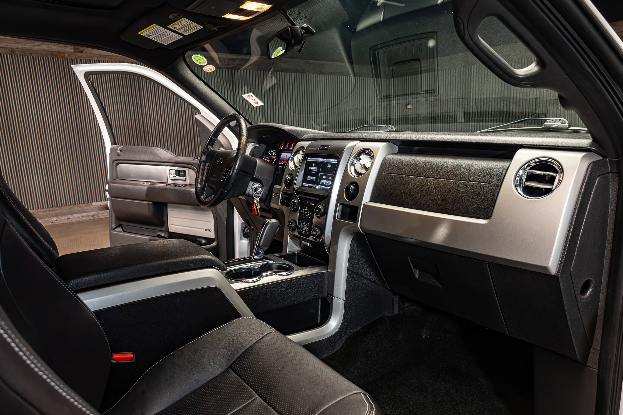 Used 2014 Ford F150 FX4 w/ Equipment Group 402A Luxury AWD/4WD image 16