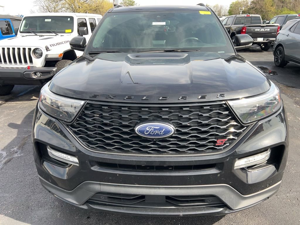 Used 2023 Ford Explorer ST w/ Equipment Group 401A image 2