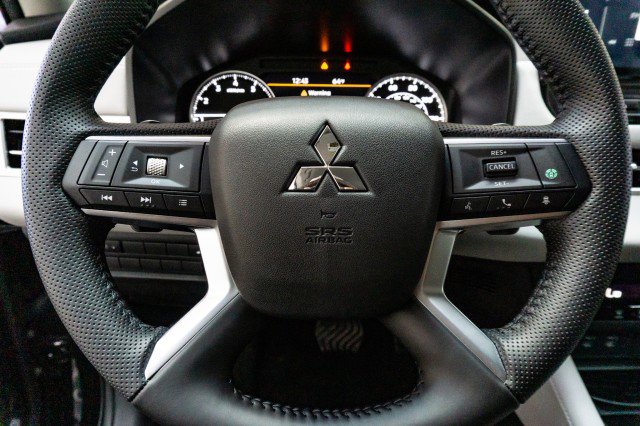 New 2025 Mitsubishi Outlander SE image 8