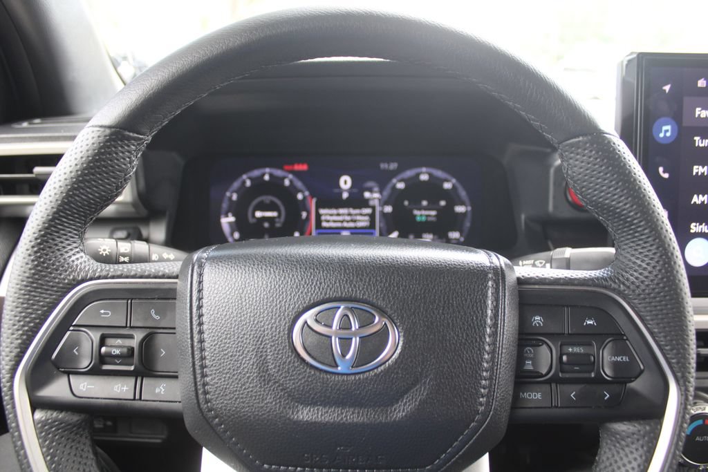 Used 2024 Toyota Tacoma TRD Sport AWD/4WD image 33
