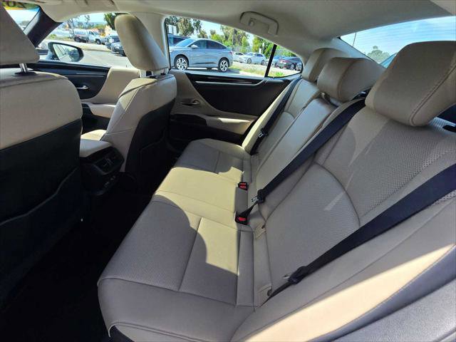 Used 2021 Lexus ES 300h w/ Premium Package FWD image 20