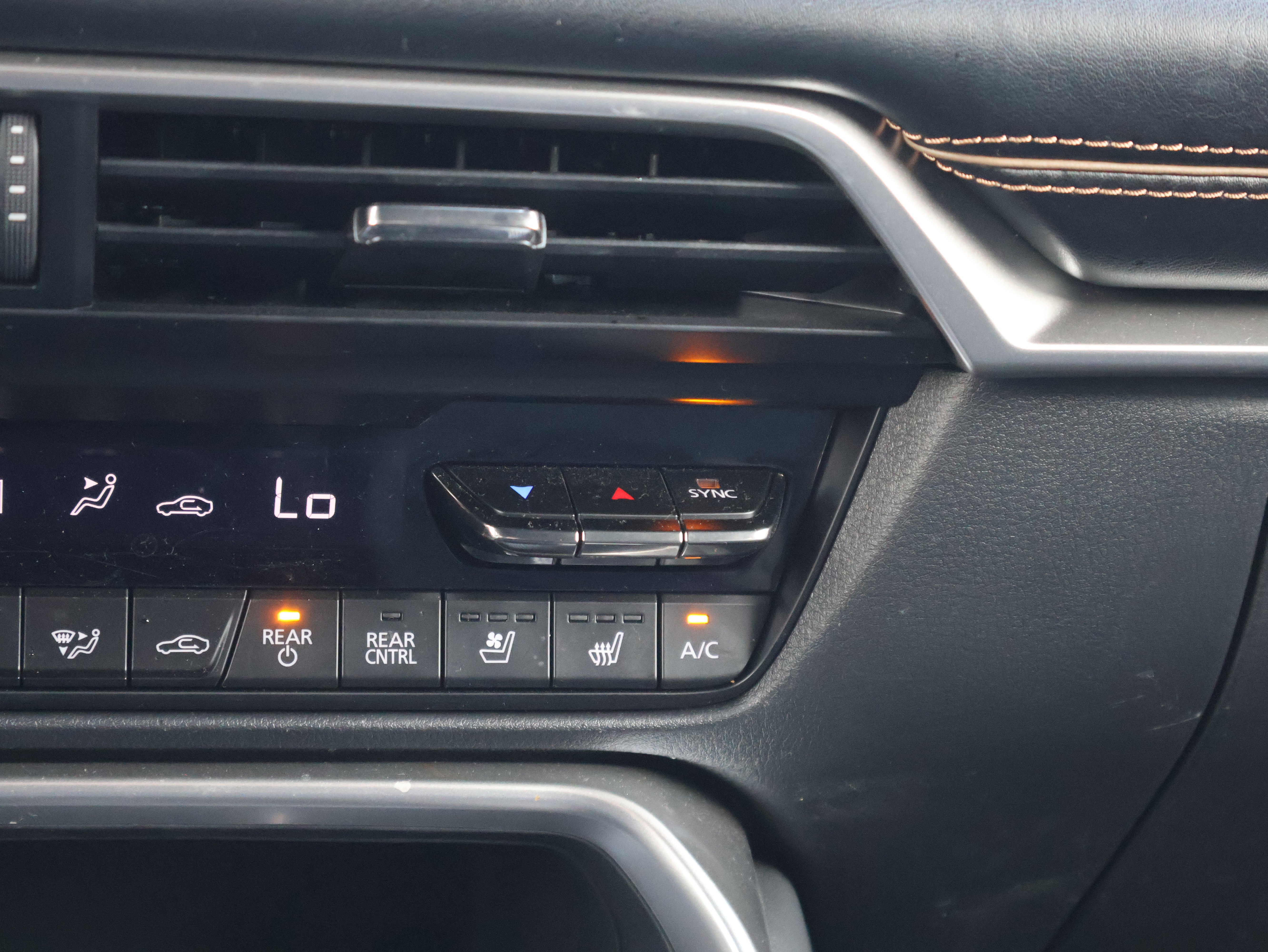 Certified 2025 MAZDA CX-70 Plug-In Hybrid w/ Premium Plus image 33