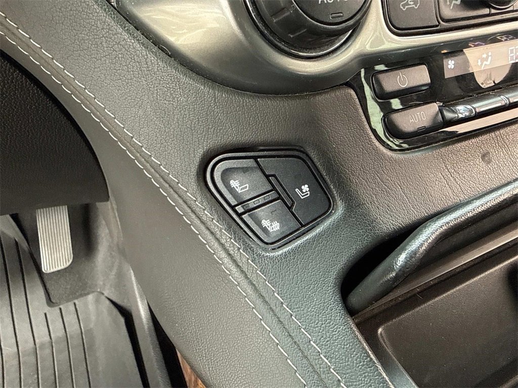 Used 2020 Chevrolet Suburban Premier image 24