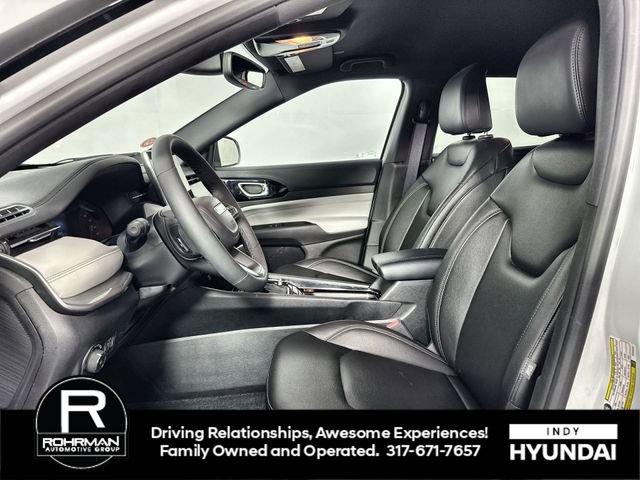 Used 2025 Jeep Compass Limited image 11