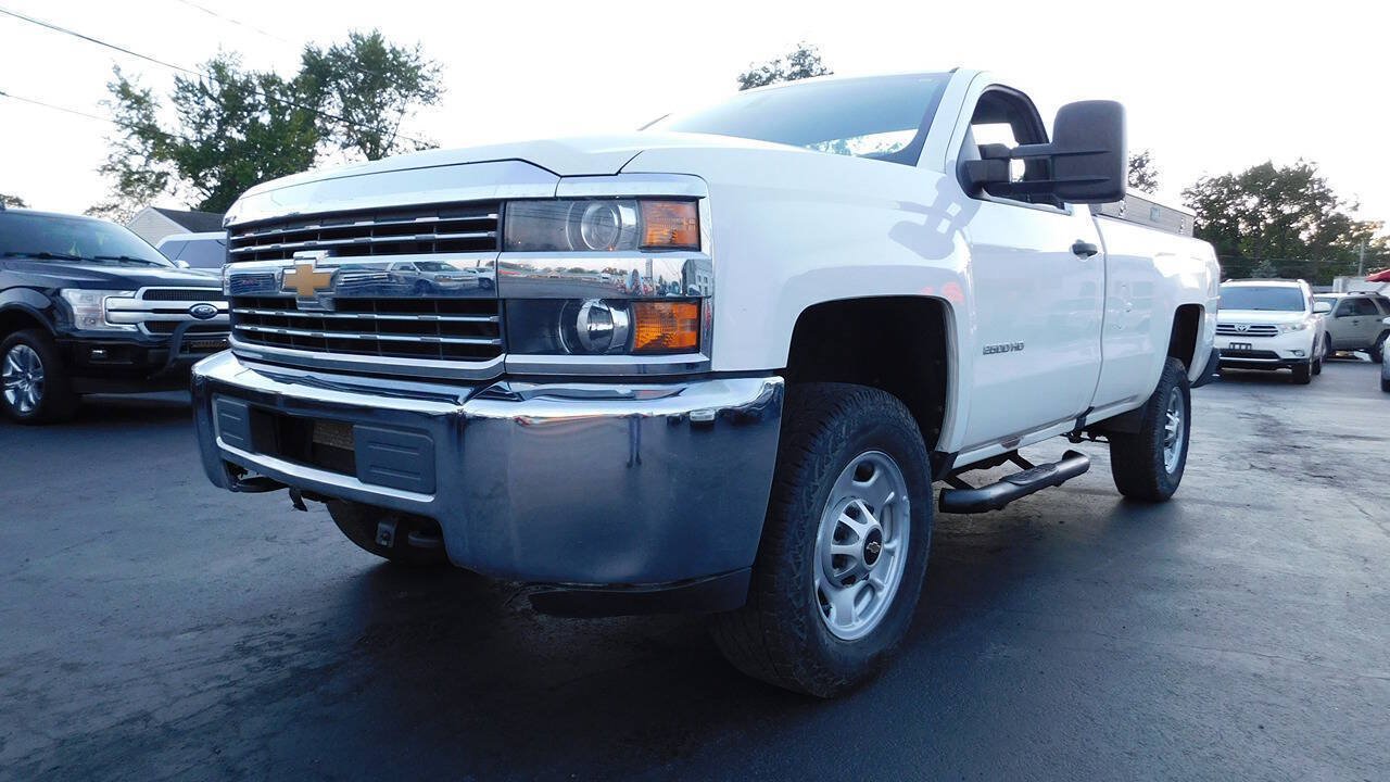 Used 2018 Chevrolet Silverado 2500 W/T AWD/4WD image 1