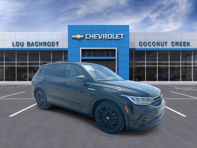 Used 2021 Volkswagen Atlas Cross Sport SE w/ Panoramic Sunroof Package FWD image 2