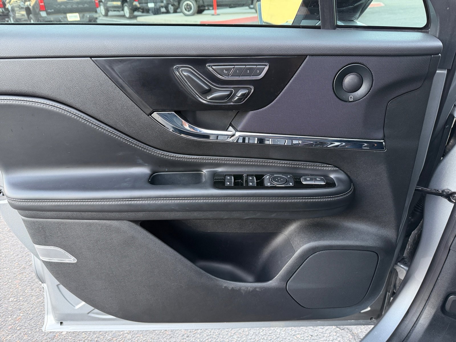 Used 2023 Lincoln Corsair Reserve w/ Equipment Group 202A image 13