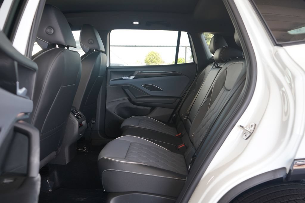 New 2026 Volkswagen Tiguan SEL R-Line AWD/4WD image 7