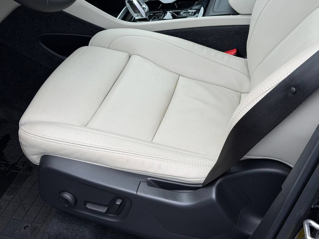 Certified 2023 Volvo XC40 B5 Plus w/ Protection Package Premier AWD/4WD image 26