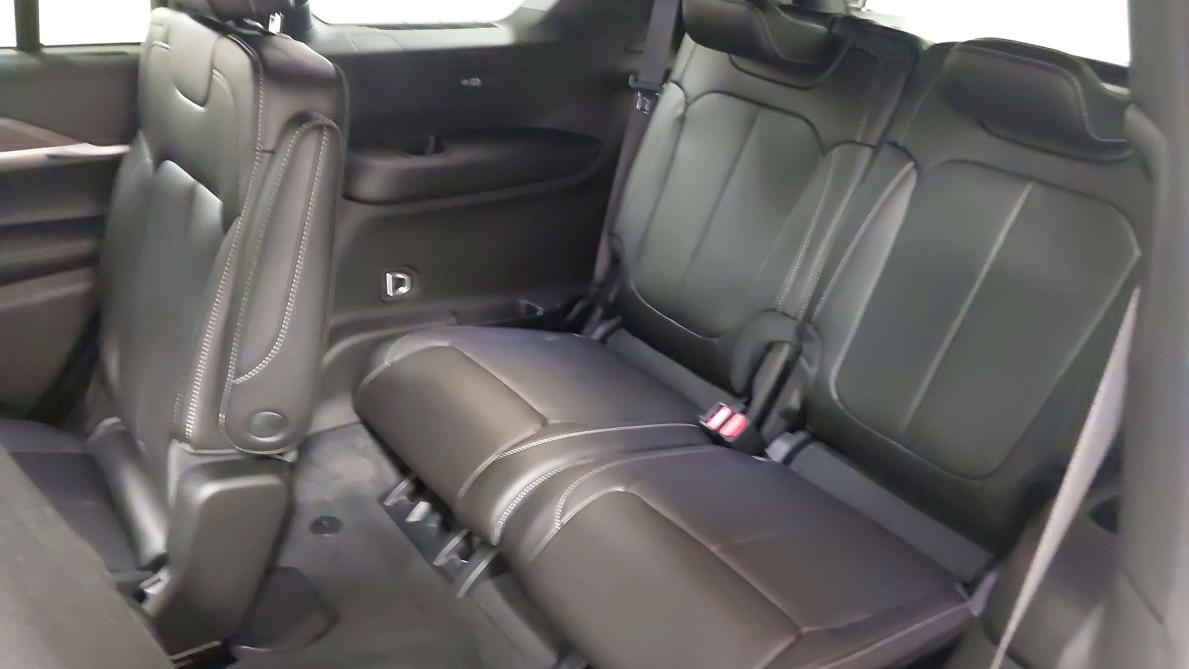 New 2025 Jeep Grand Cherokee L Limited w/ Luxury Tech Group II image 39