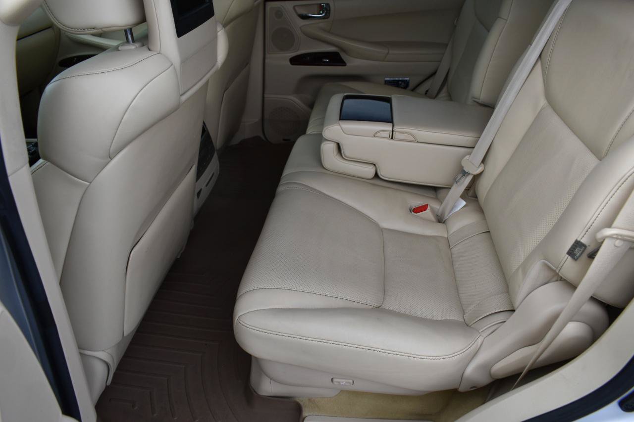 Used 2013 Lexus LX 570 4WD w/ Luxury Pkg image 25