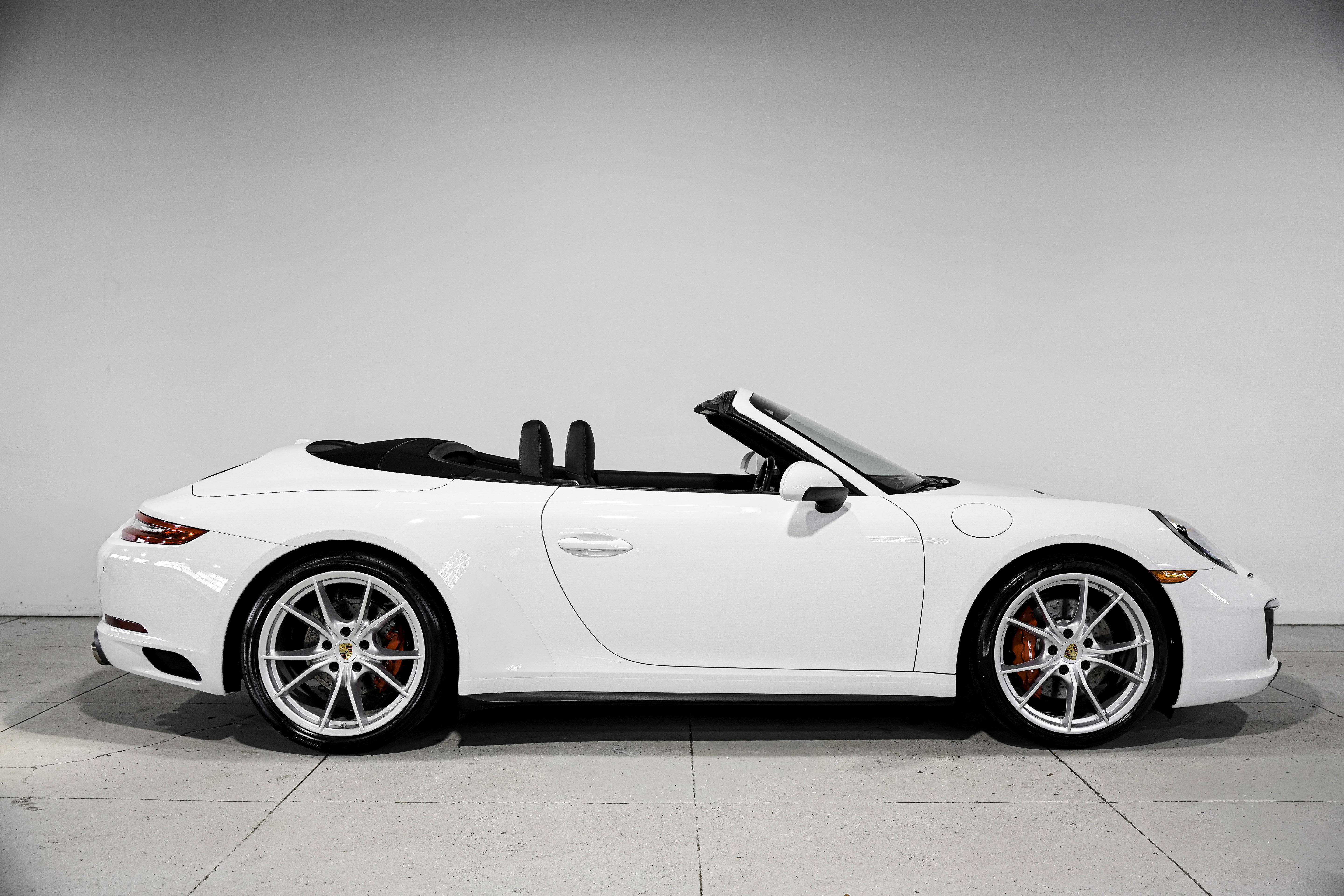 Used 2017 Porsche 911 Carrera 4S image 2