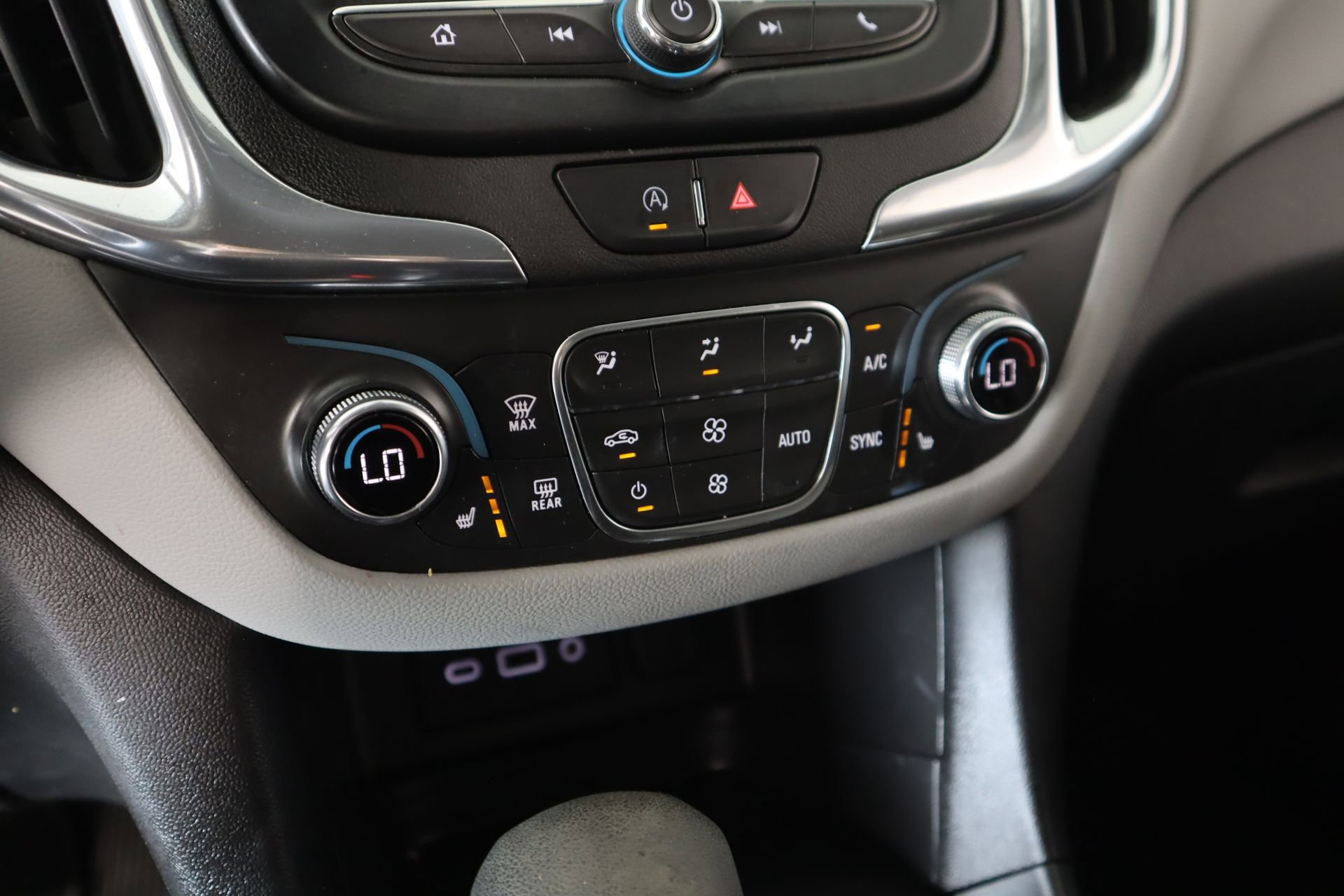 Used 2023 Chevrolet Equinox LT w/ Driver Convenience Package image 7
