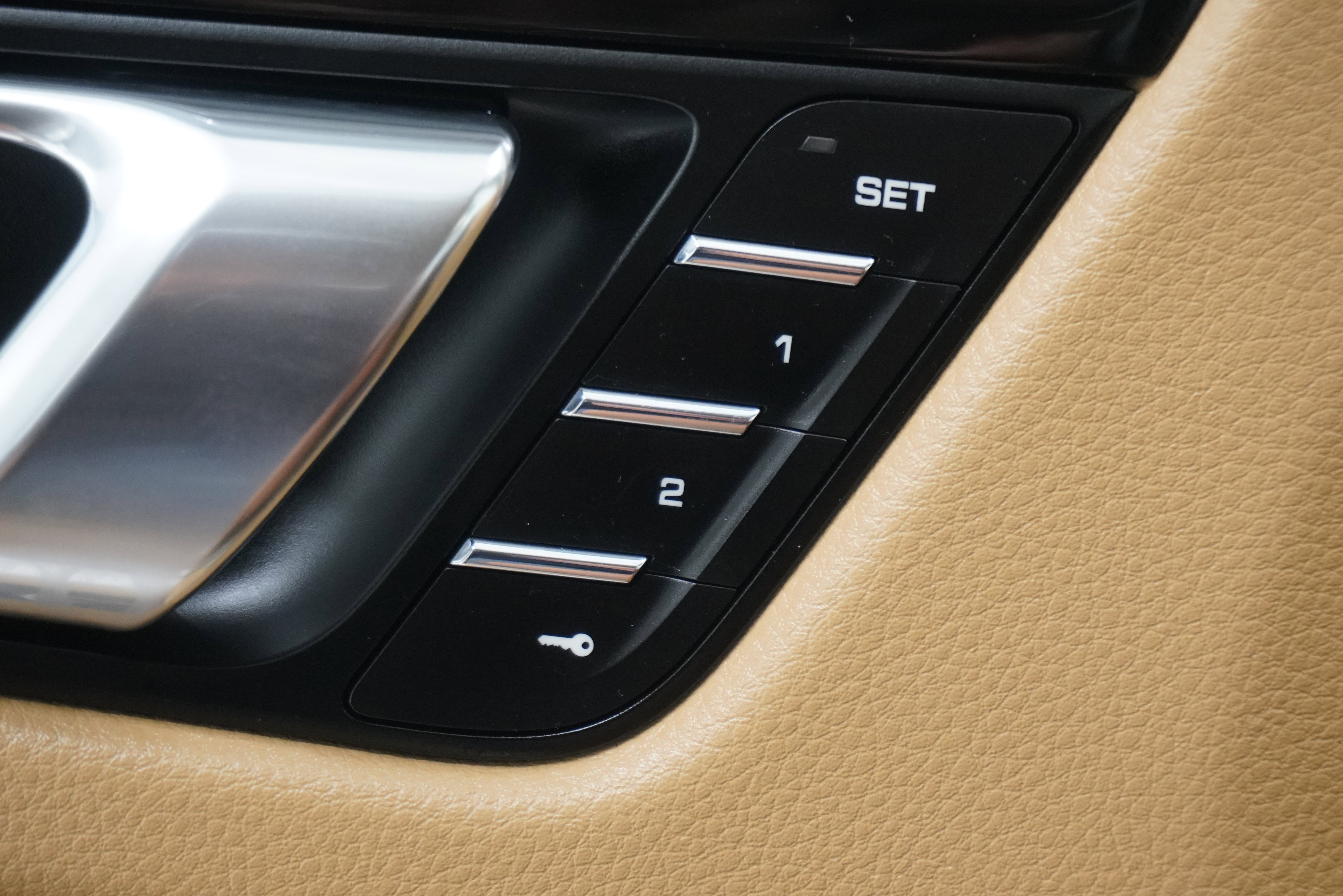 Used 2015 Porsche Macan Turbo image 14