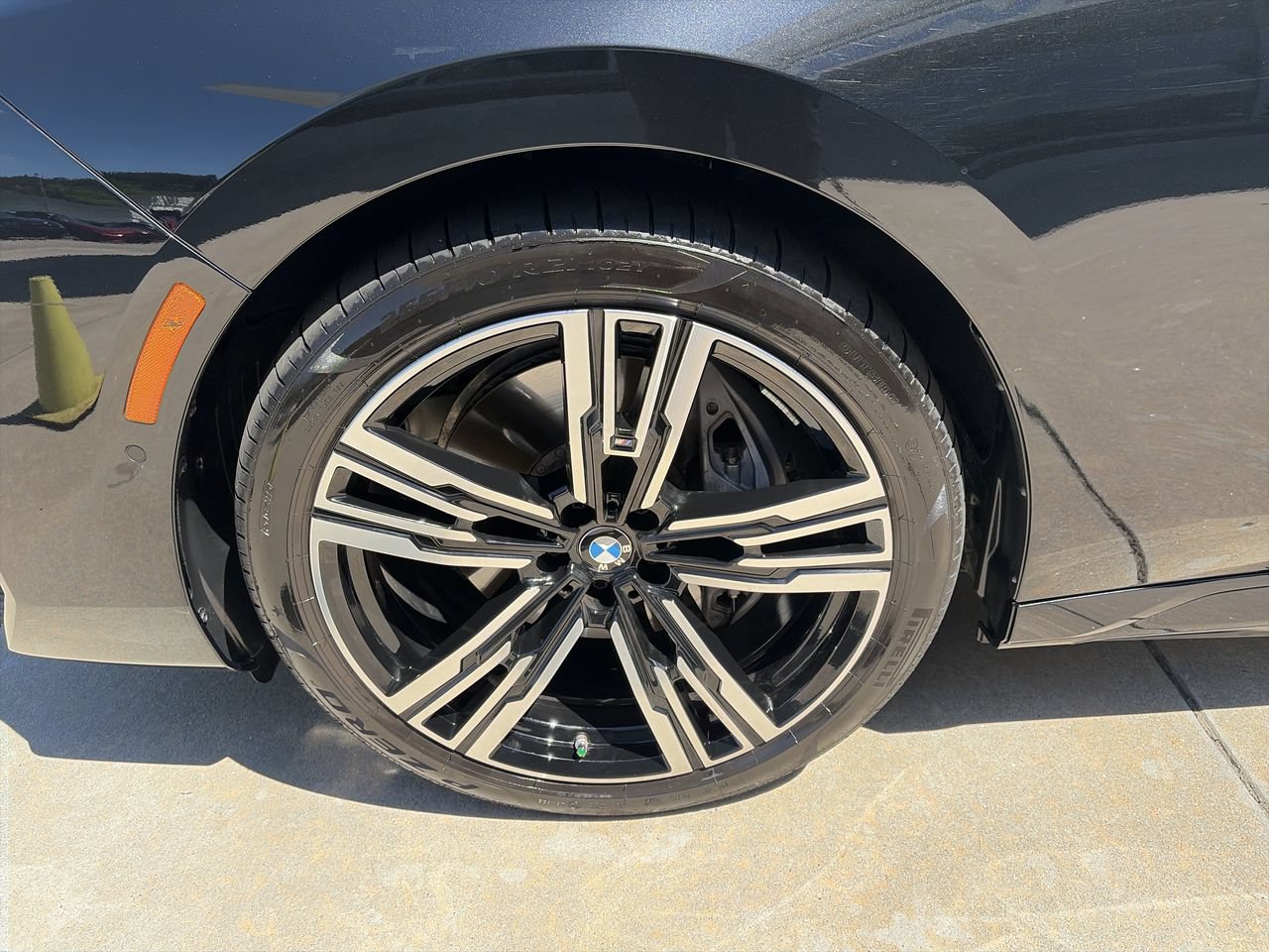 Used 2025 BMW i7 eDrive50 w/ Executive Package RWD image 13