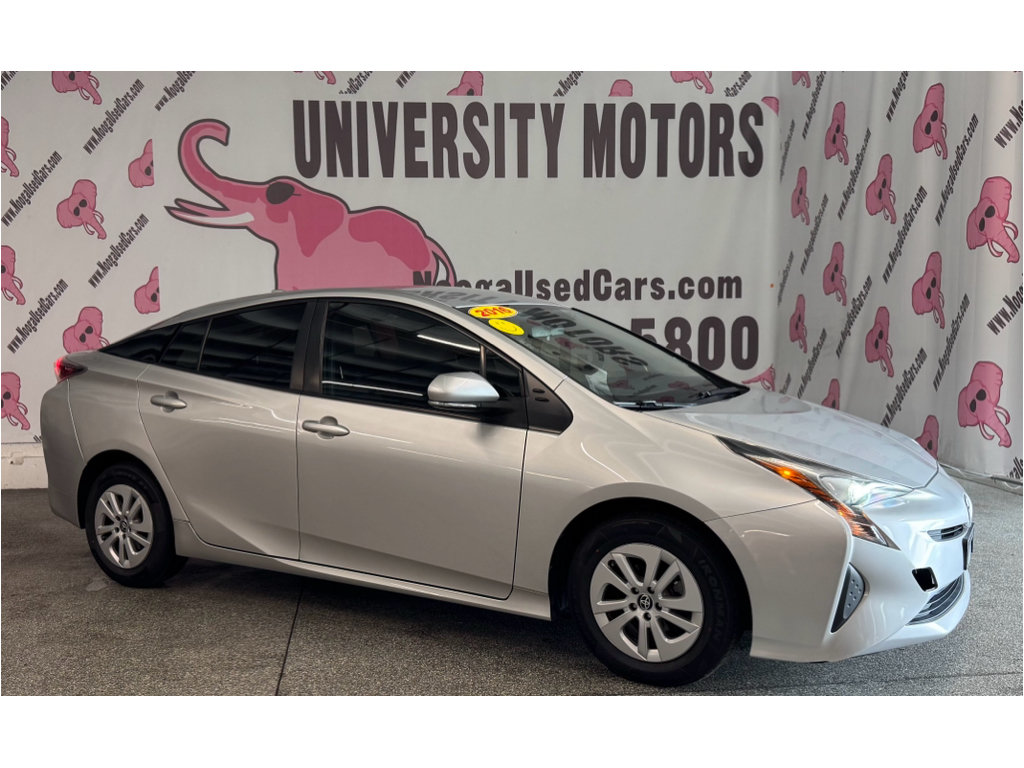 Used 2016 Toyota Prius Two w/ Preferred Accessory Package FWD image 4