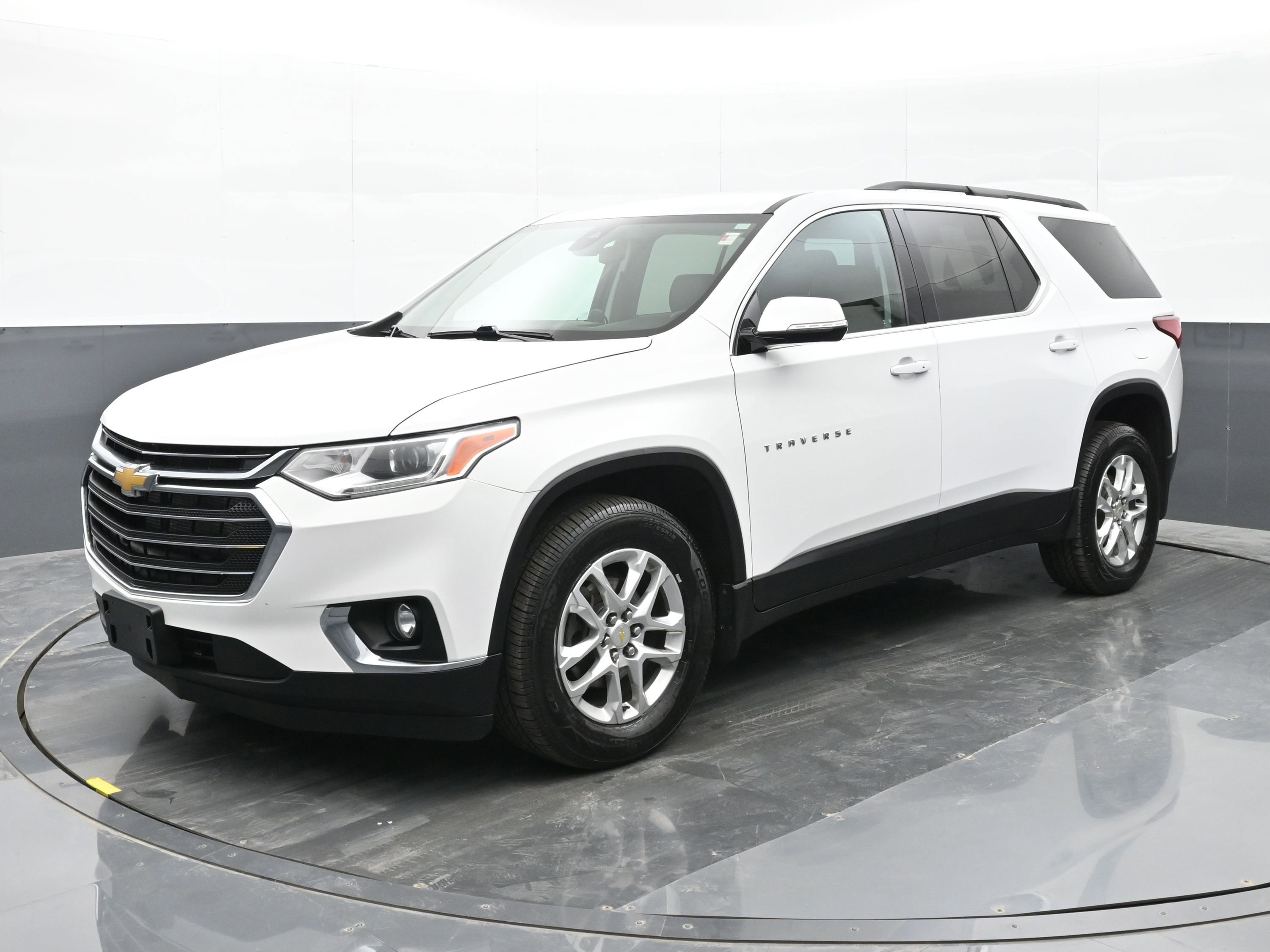 Used 2020 Chevrolet Traverse LT w/ Driver Confidence II Package AWD/4WD image 8