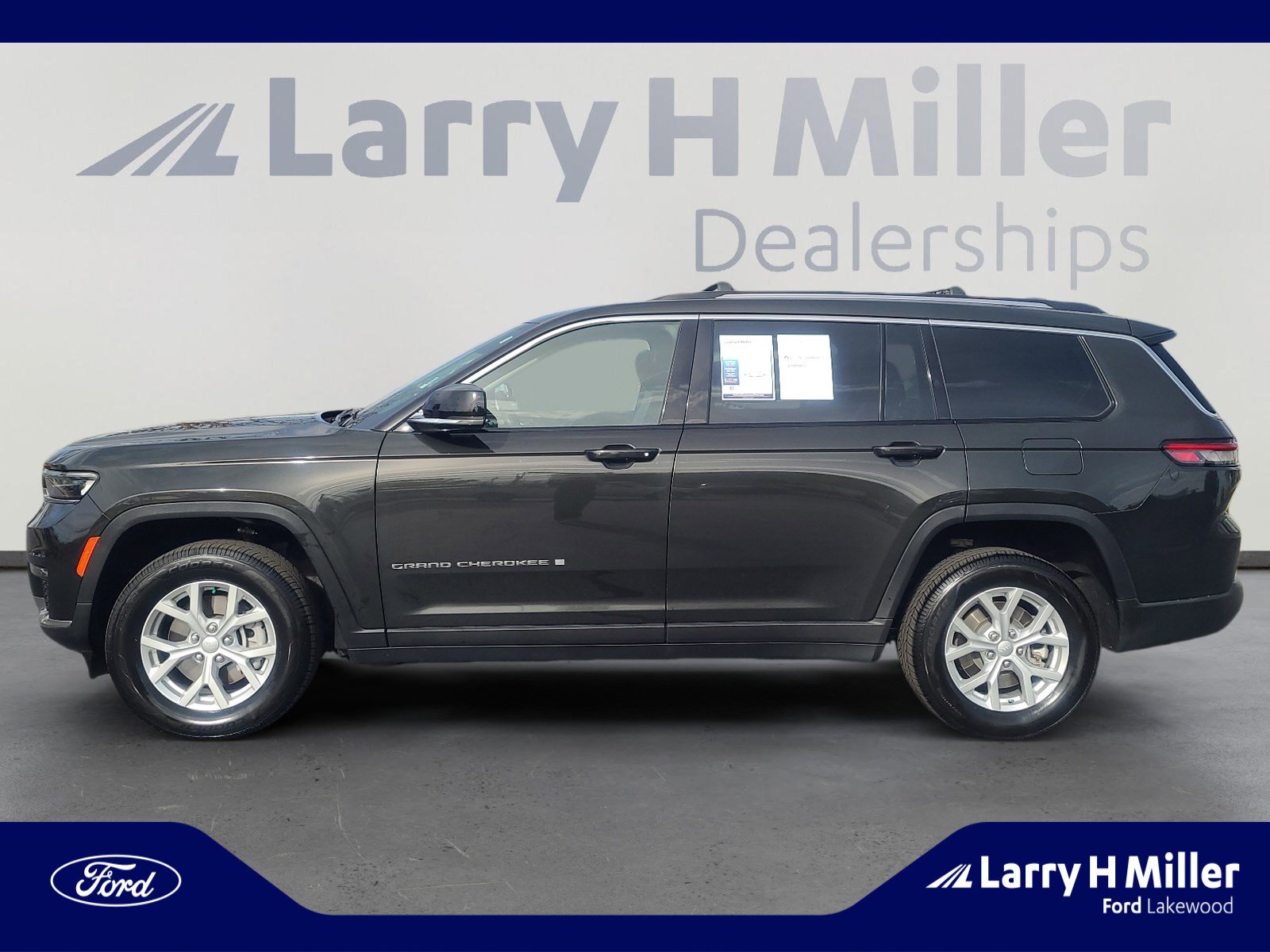 Used 2023 Jeep Grand Cherokee L Limited image 2