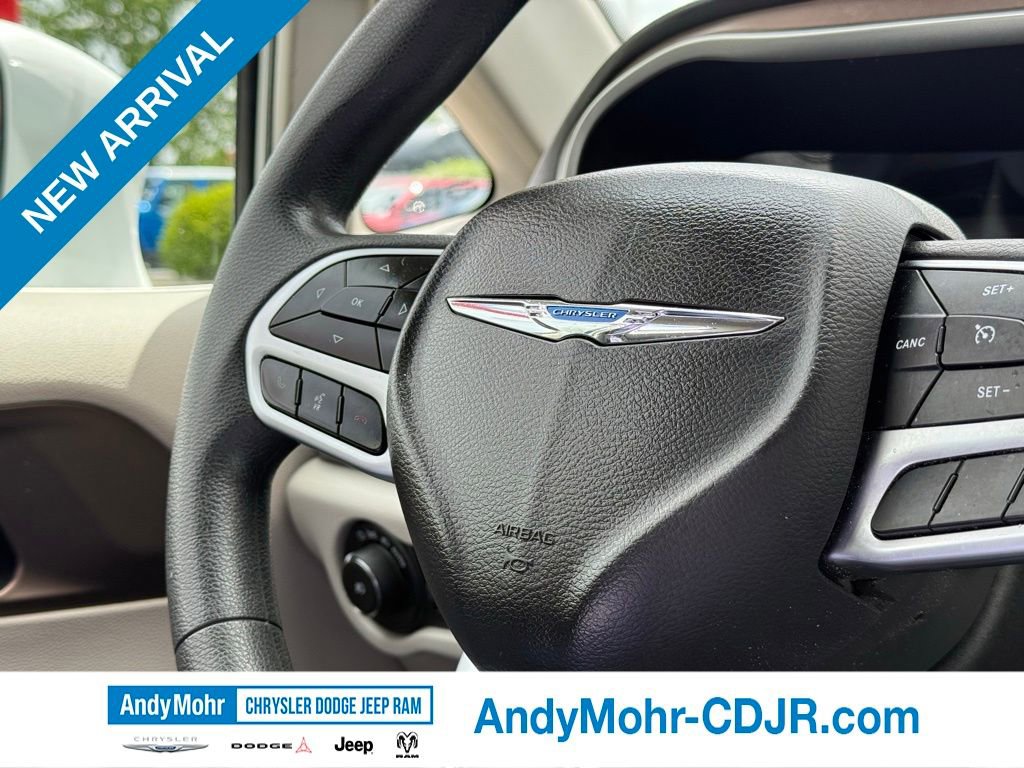 Used 2018 Chrysler Pacifica Touring Plus FWD image 16