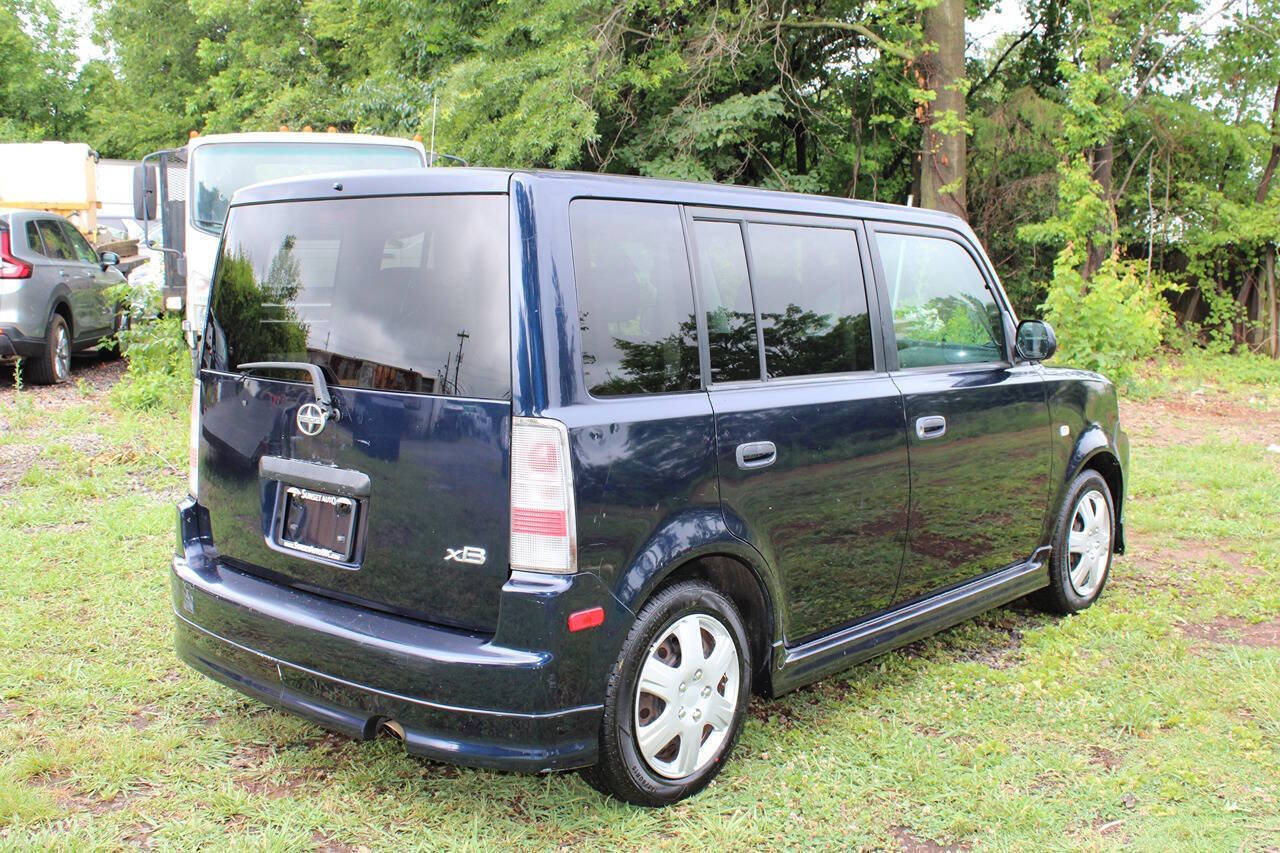 Used 2005 Scion xB FWD image 7