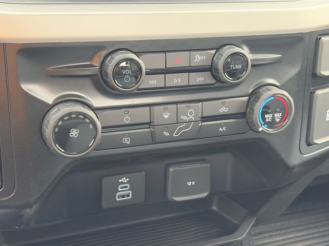 New 2026 Ford F250 XL w/ XL Chrome Package AWD/4WD image 20