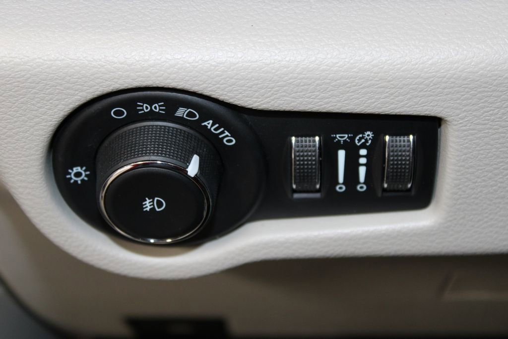 Used 2022 Chrysler Pacifica Limited image 22