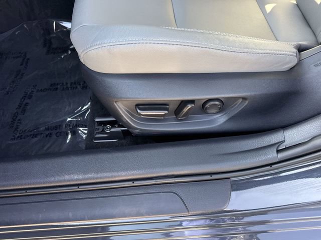 Used 2025 Toyota Camry SE image 12