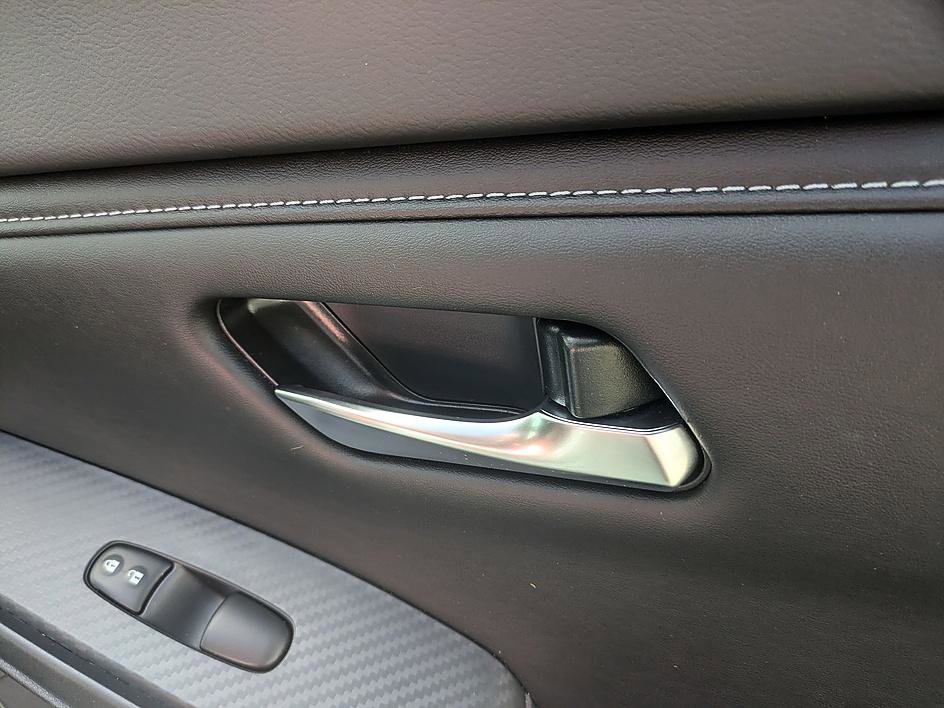 Used 2025 Nissan Sentra SV image 38