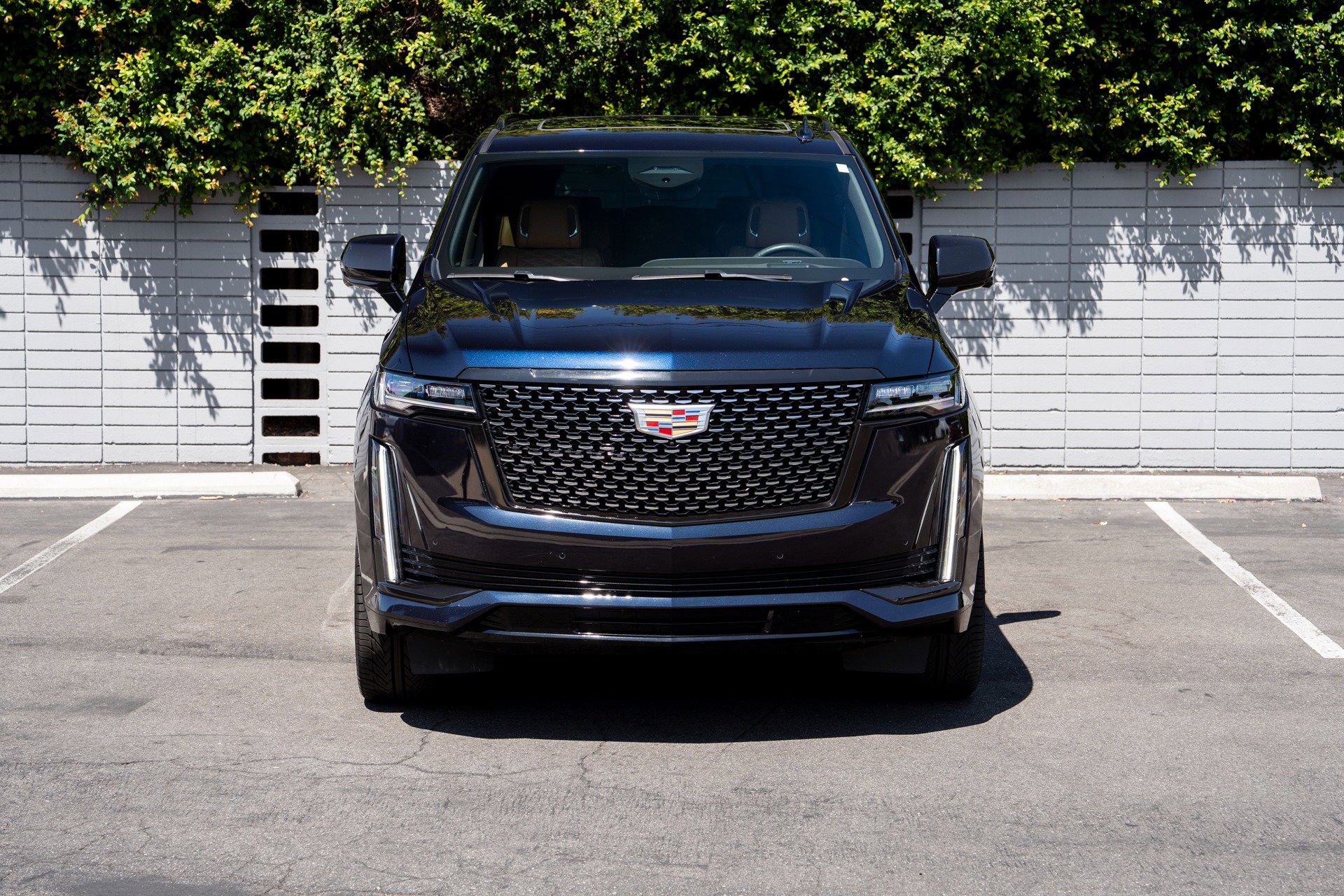 Used 2022 Cadillac Escalade ESV Premium Luxury image 2