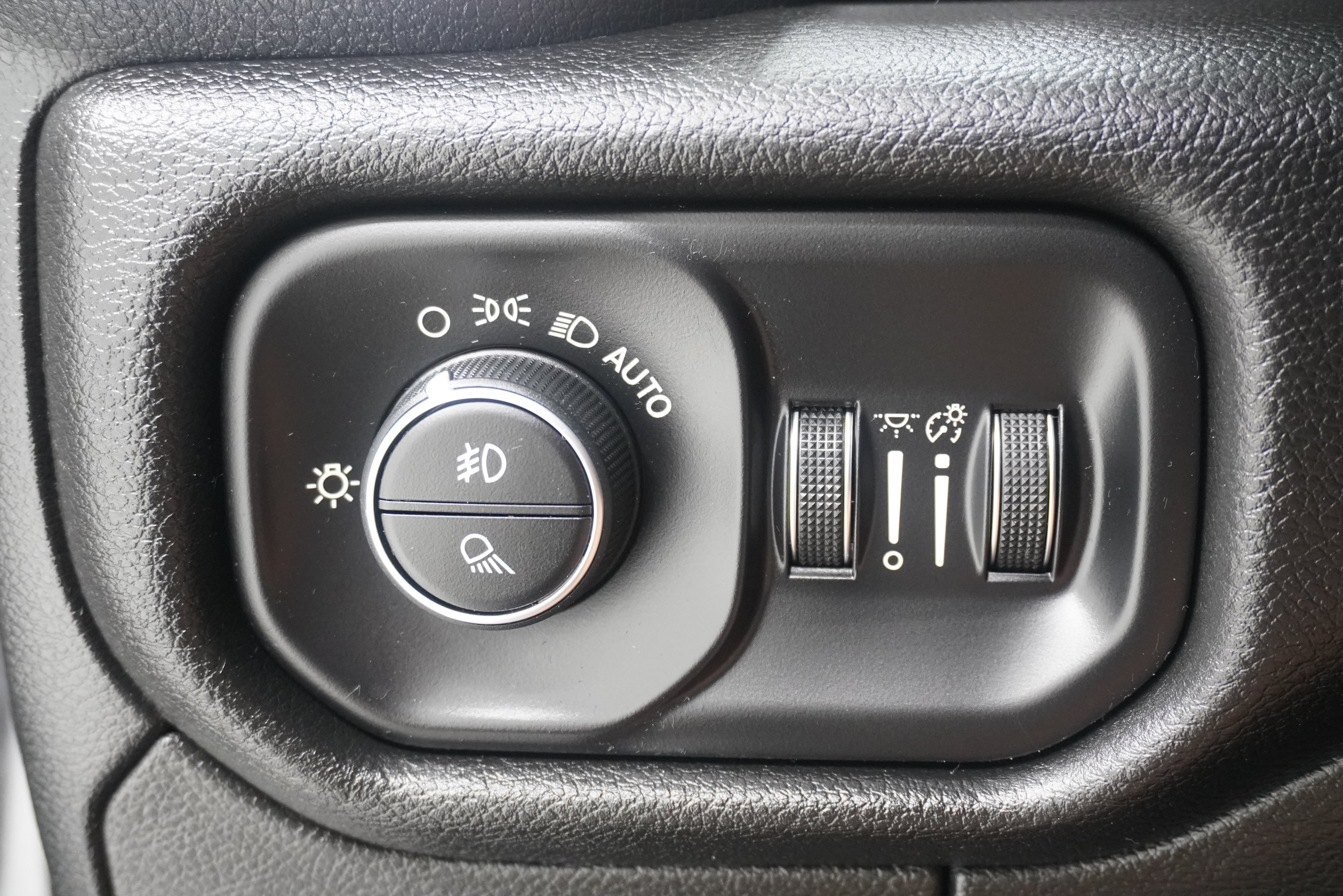 Used 2023 RAM 1500 Laramie AWD/4WD image 29