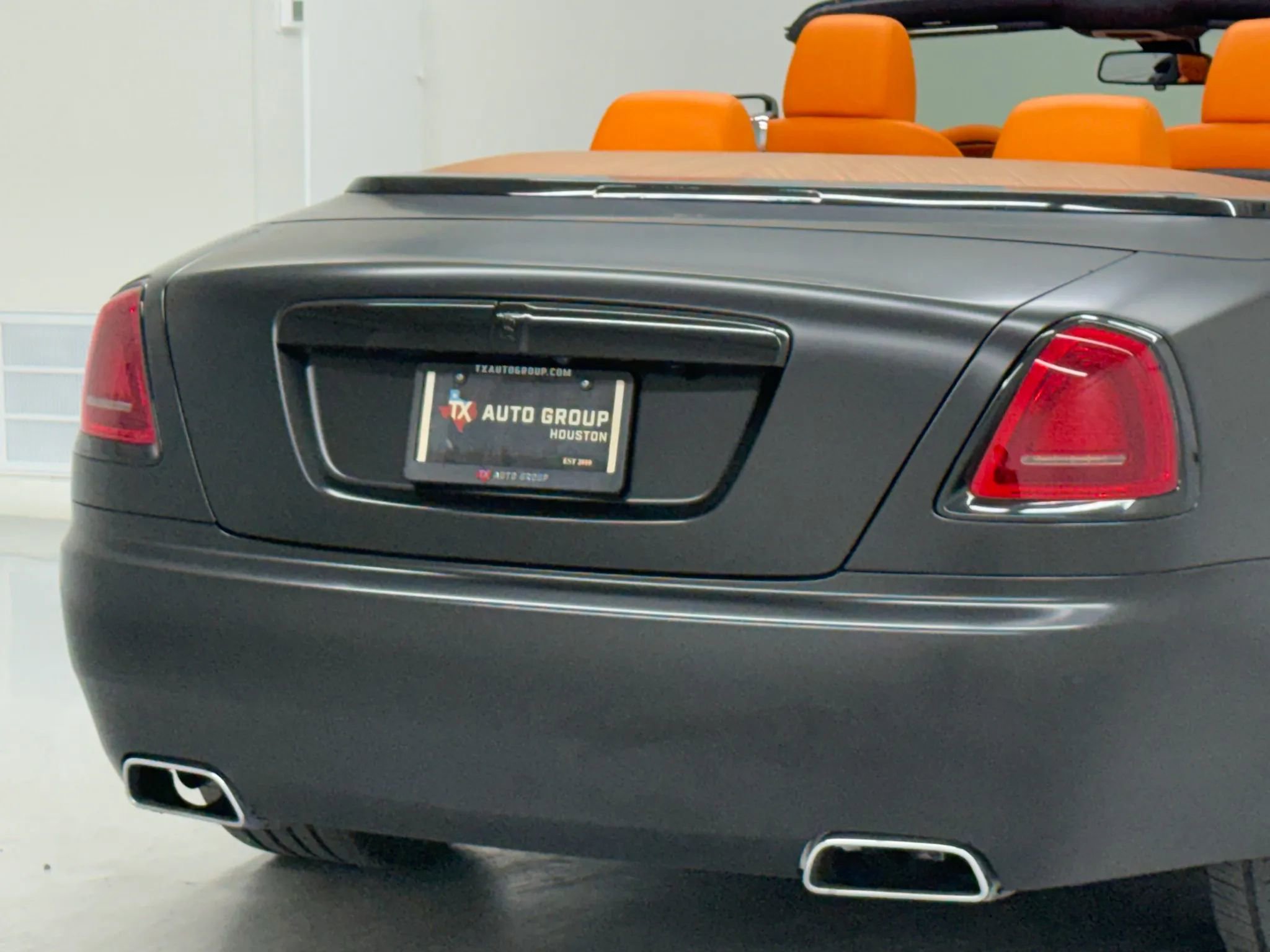 Used 2017 Rolls-Royce Dawn image 35