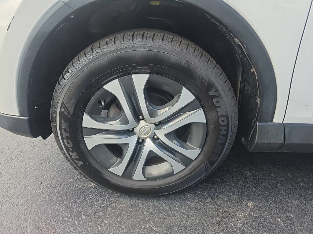 Used 2018 Toyota RAV4 LE w/ All Weather Liner Package FWD image 9