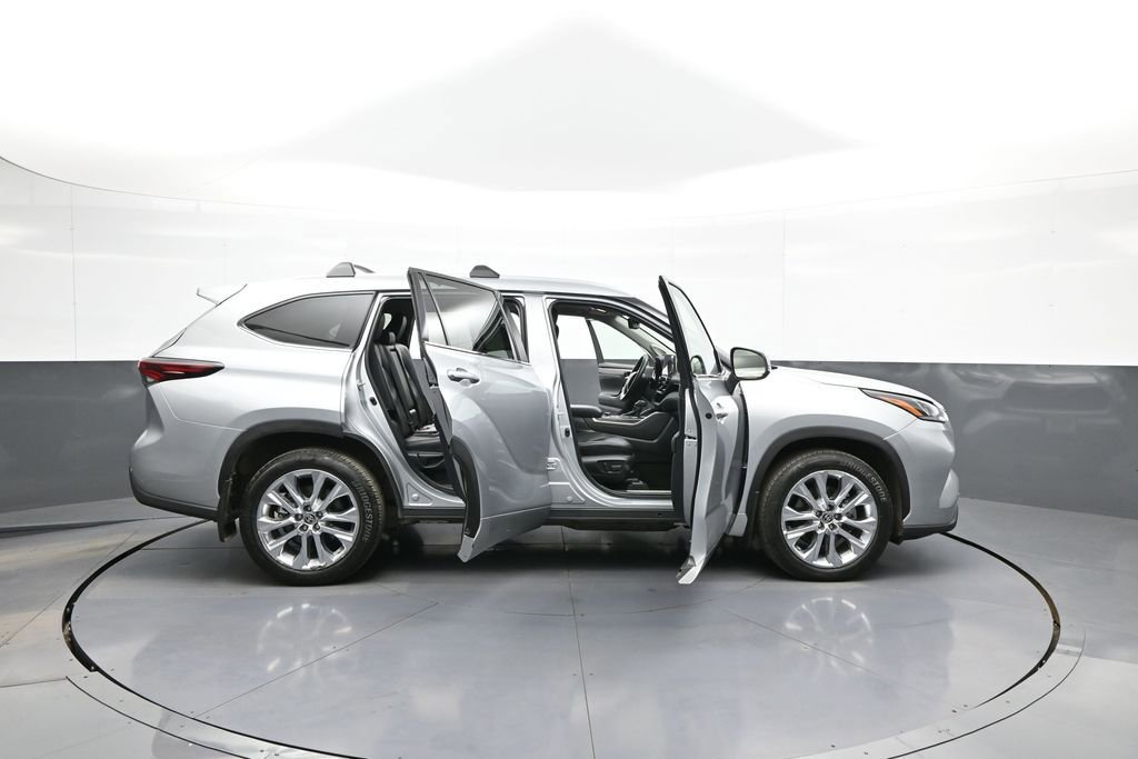 Certified 2024 Toyota Highlander Limited AWD/4WD image 44