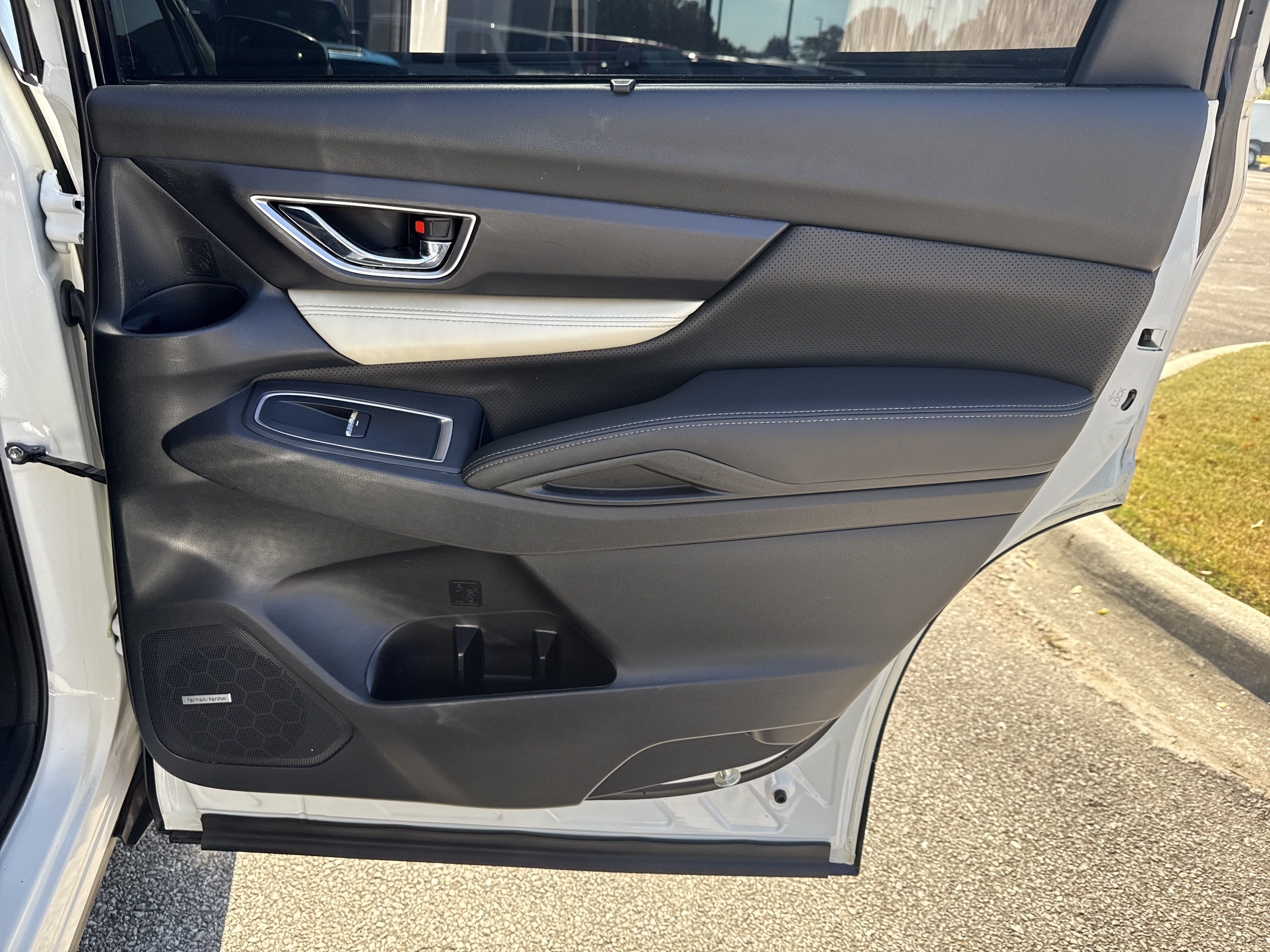 Used 2019 Subaru Ascent Limited AWD/4WD image 16