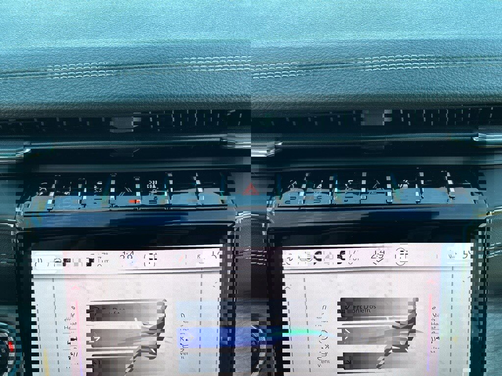 Used 2024 Jeep Grand Cherokee Limited w/ Luxury Tech Group II image 32