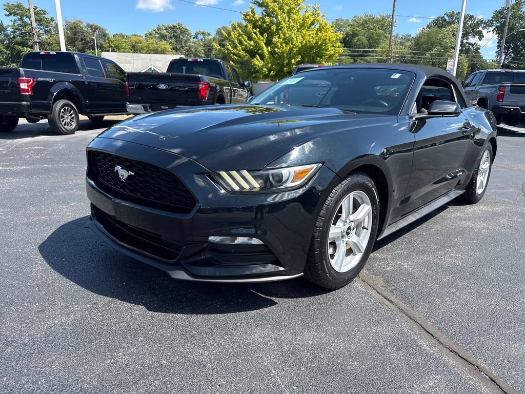 Used 2016 Ford Mustang Convertible RWD image 2