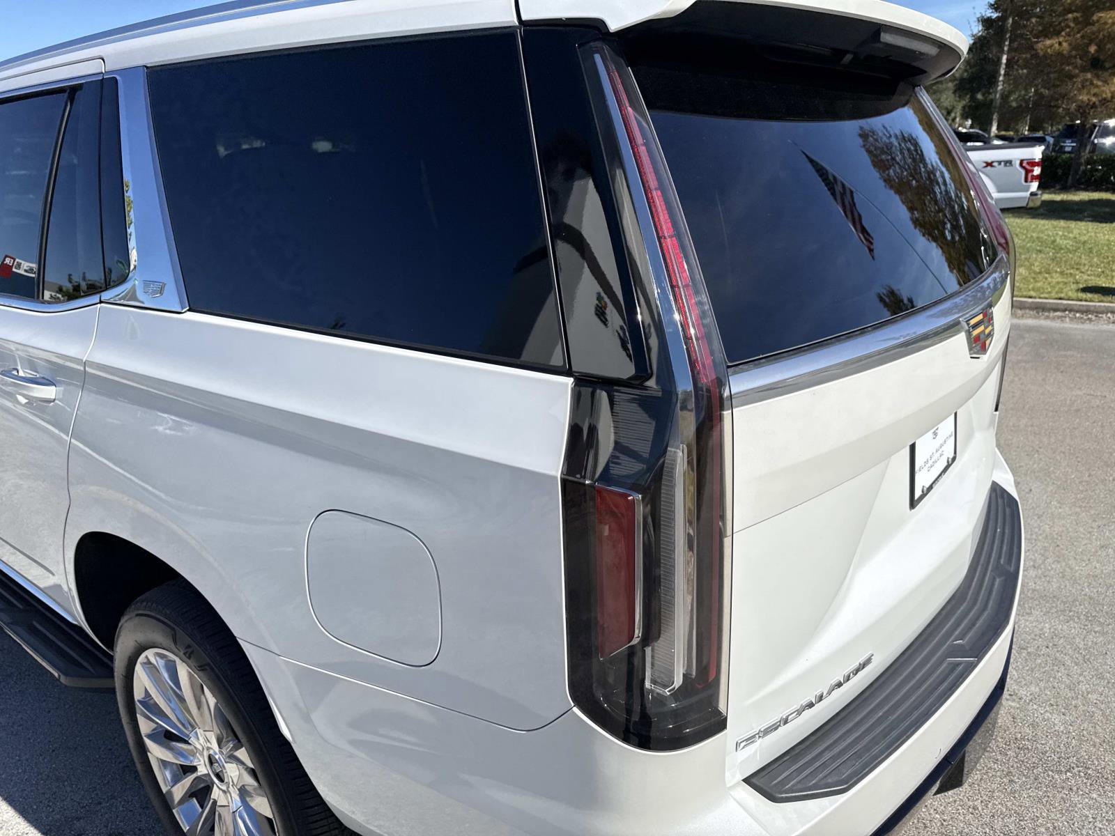 Used 2024 Cadillac Escalade Premium Luxury AWD/4WD image 10