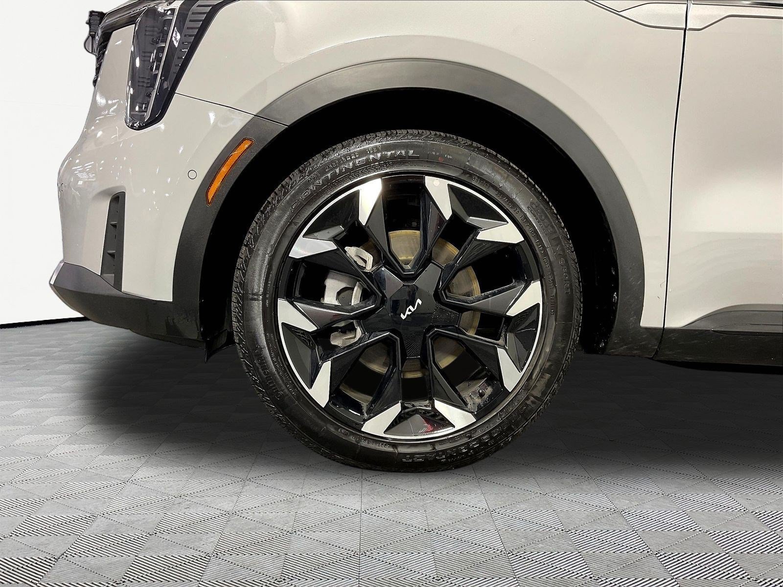 Certified 2025 Kia Sorento SX FWD image 35