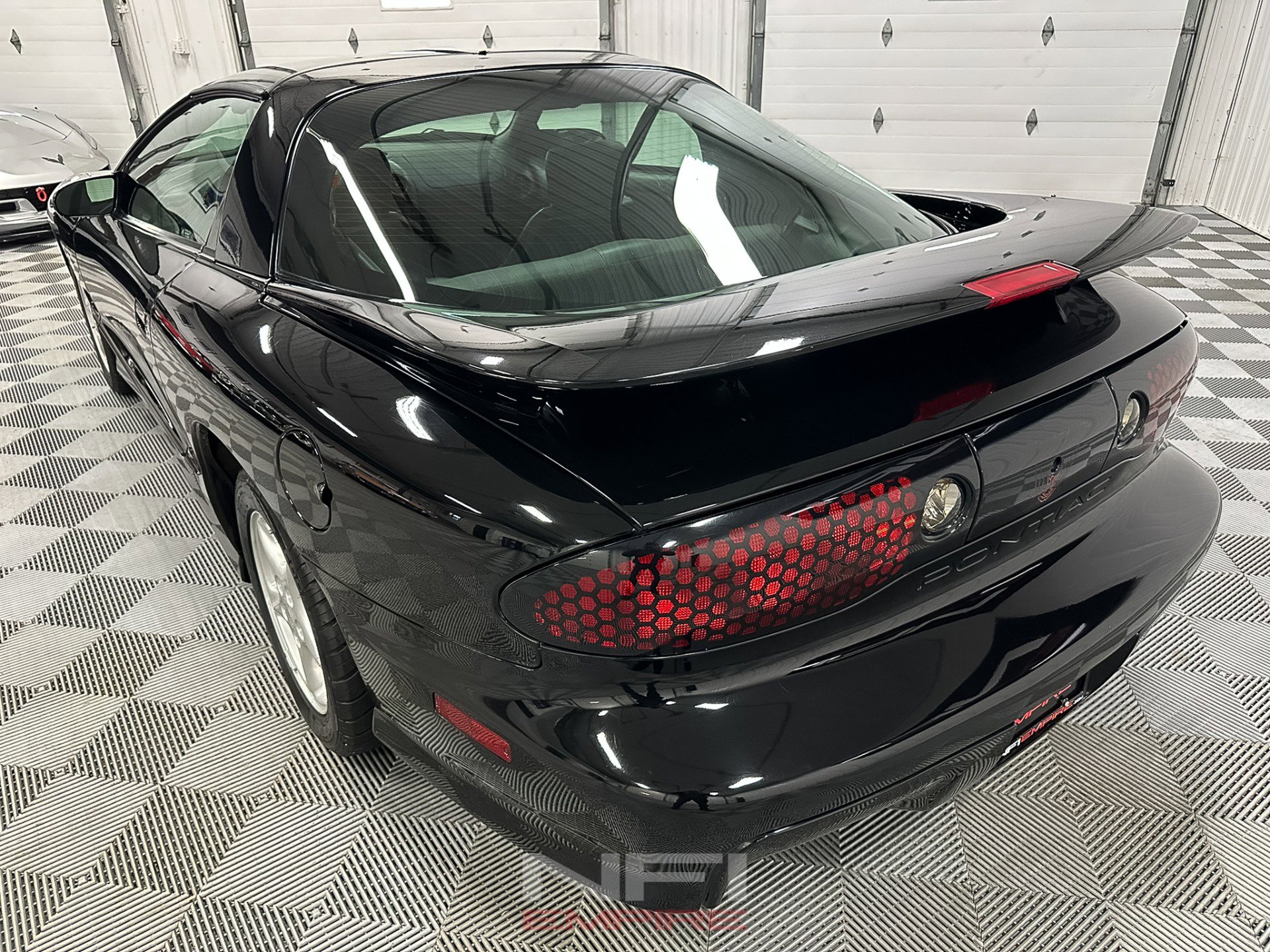 Used 1999 Pontiac Firebird Formula w/ Security Pkg RWD image 10