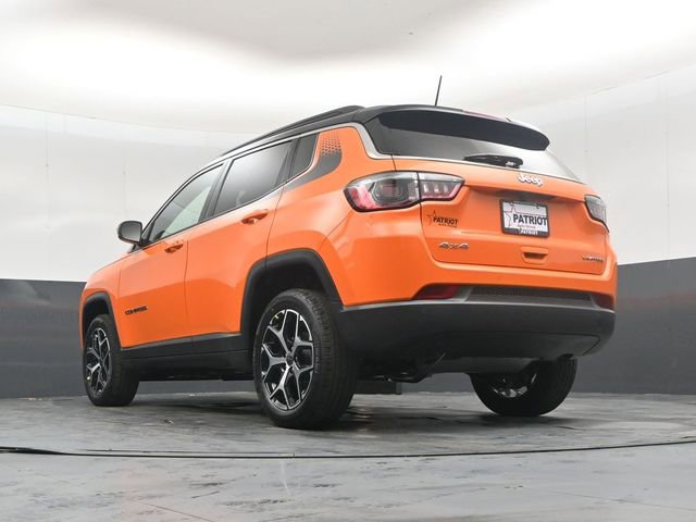 New 2026 Jeep Compass Limited w/ Mopar Graphics Package AWD/4WD image 42