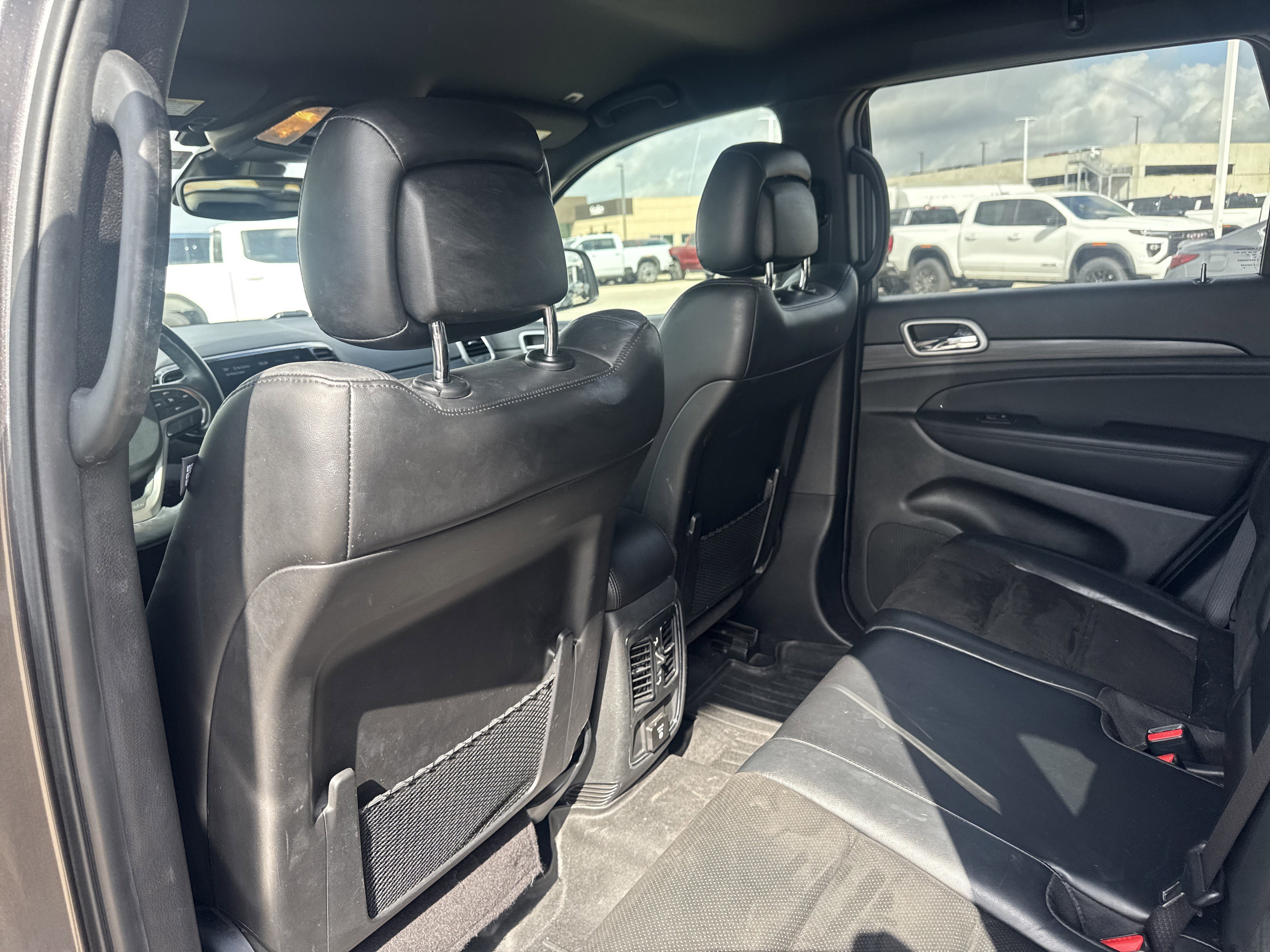 Used 2021 Jeep Grand Cherokee Laredo X image 9