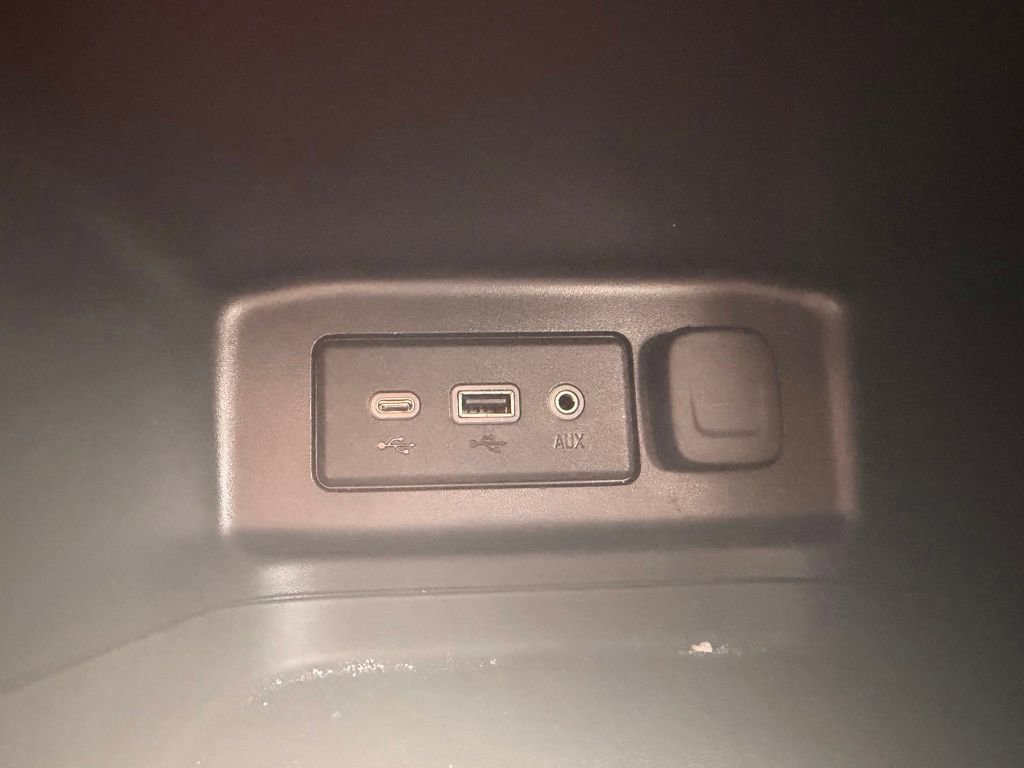 Used 2020 Chevrolet Equinox LT FWD image 18