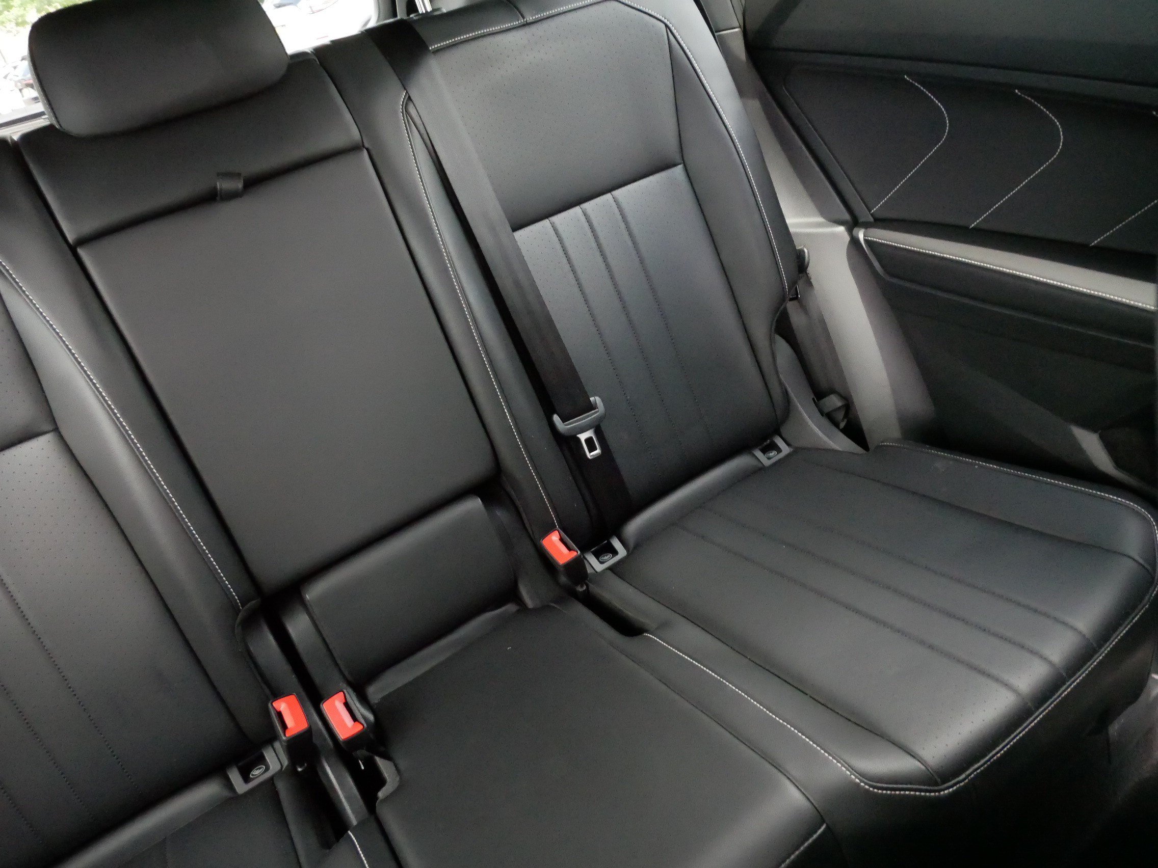 Certified 2022 Volkswagen Tiguan SE R-Line AWD/4WD image 14