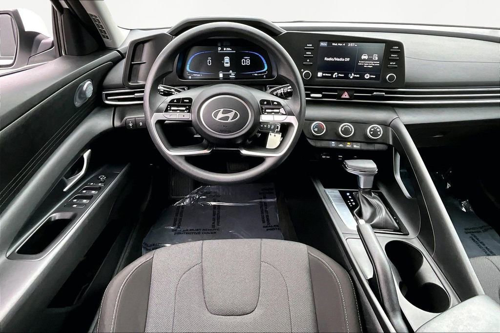 Used 2024 Hyundai Elantra SE image 5