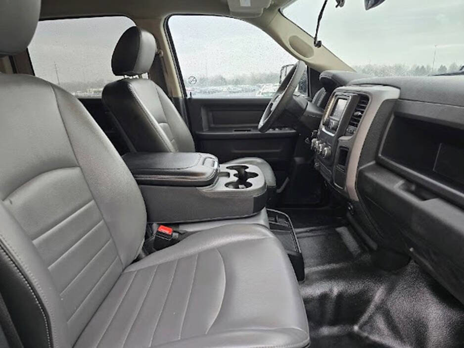 Used 2022 RAM 1500 Tradesman w/ Chrome Appearance Group image 16