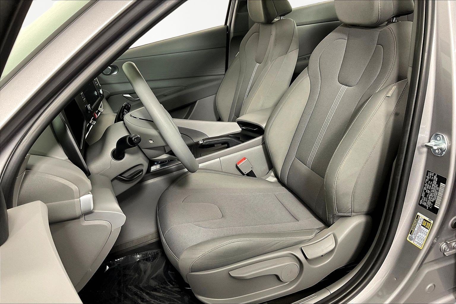 Used 2025 Hyundai Elantra SE FWD image 20