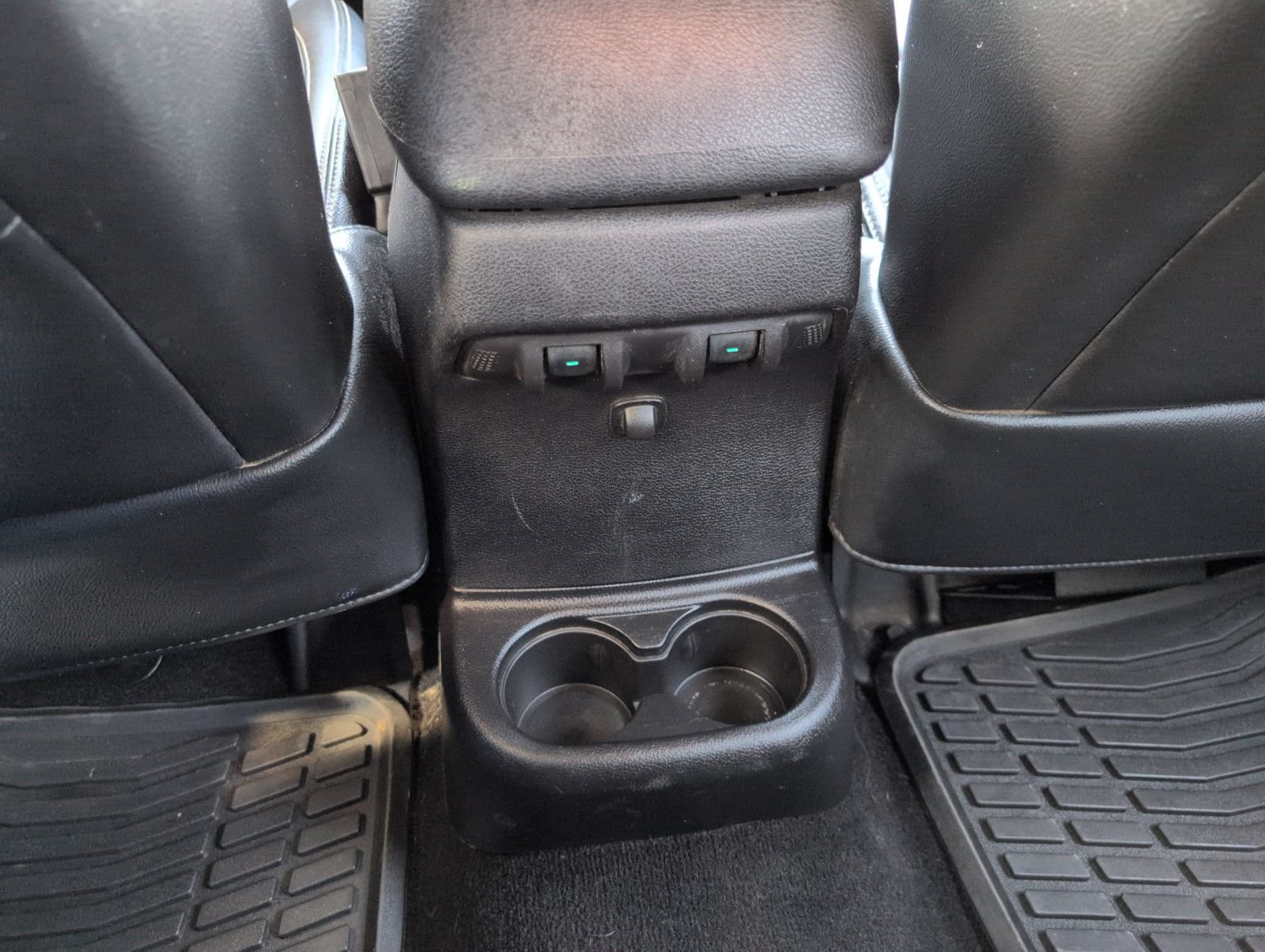 Used 2016 Jeep Wrangler Unlimited Rubicon w/ Connectivity Group AWD/4WD image 17