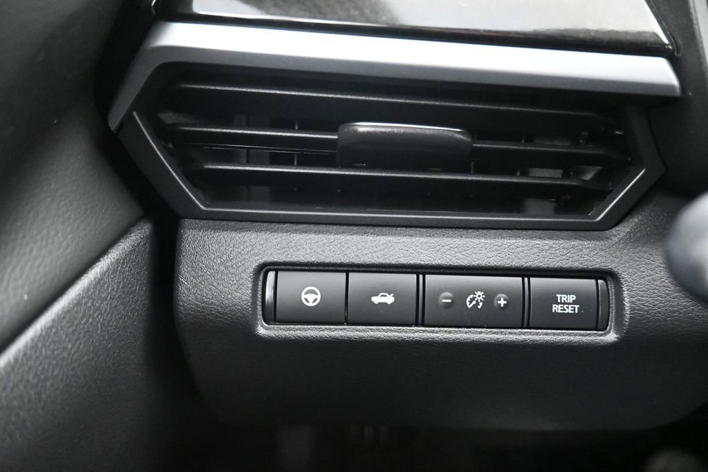Used 2023 Nissan Altima 2.0 SR FWD image 21